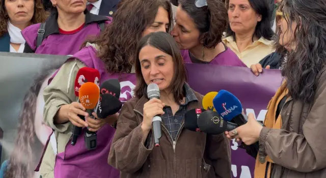 Aylul Doku konuşma yapıyor