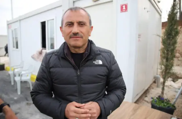 Kalabalıkta tutulan pankartlar