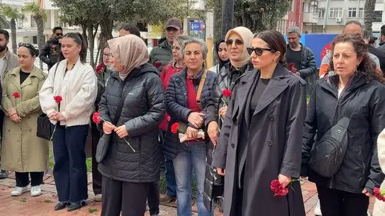 Avcılar’da Öğretmenler, Saldırı Mağdurlarının Anısına Protesto Düzenledi