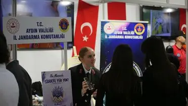 Jandarma ekipleri fuarda öğrencilere KADES'i tanıttı