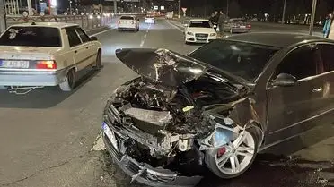 Kayseri Kocasinan’da İki Araç Çarpıştı: Sürücü Hastaneye Kaldırıldı