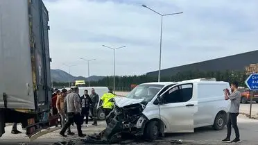 Merzifon’da Kamyon ve Hafif Ticari Araç Çarpıştı, 1 Yaralı