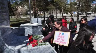 Kars’ta Okul Saldırısına Karşı Gıyabi Cenaze ve Protesto: Öğrenciler ve Vatandaşlar Bir Arada