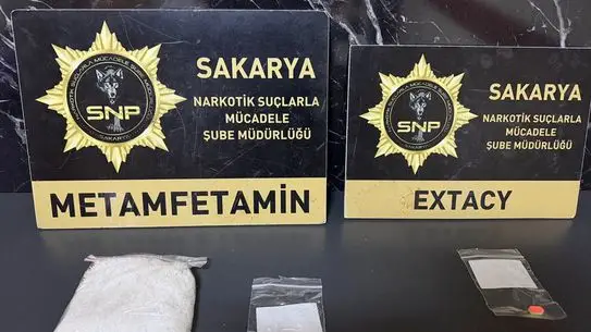 Sakarya’da Üç Kişi Uyuşturucu Kaçakçılığı Nedeniyle Tutuklandı