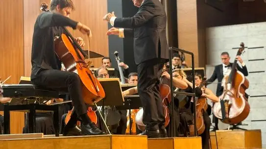 Lionel Martin, BBDSO'nun Ayhan Kızıl Anma Konserinde Büyüleyici Performans Sergiledi