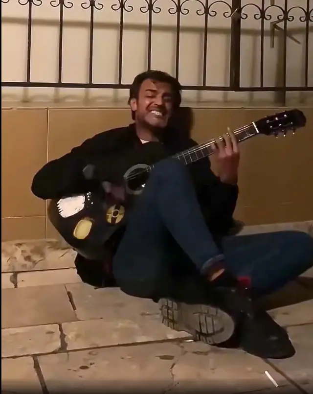 Rıza Tamer sokak performansı