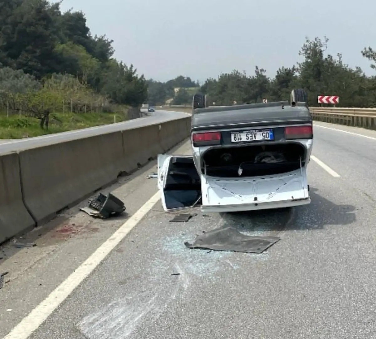 Bursa Kestel’de Kontrolden Çıkan Araç Bariyerlere Çarparak Takla Attı, 2 Yaralı