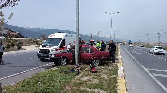 Akşehir'de Kamyon ve Otomobil Çarpışması Sonucu Sürücü Yaralandı
