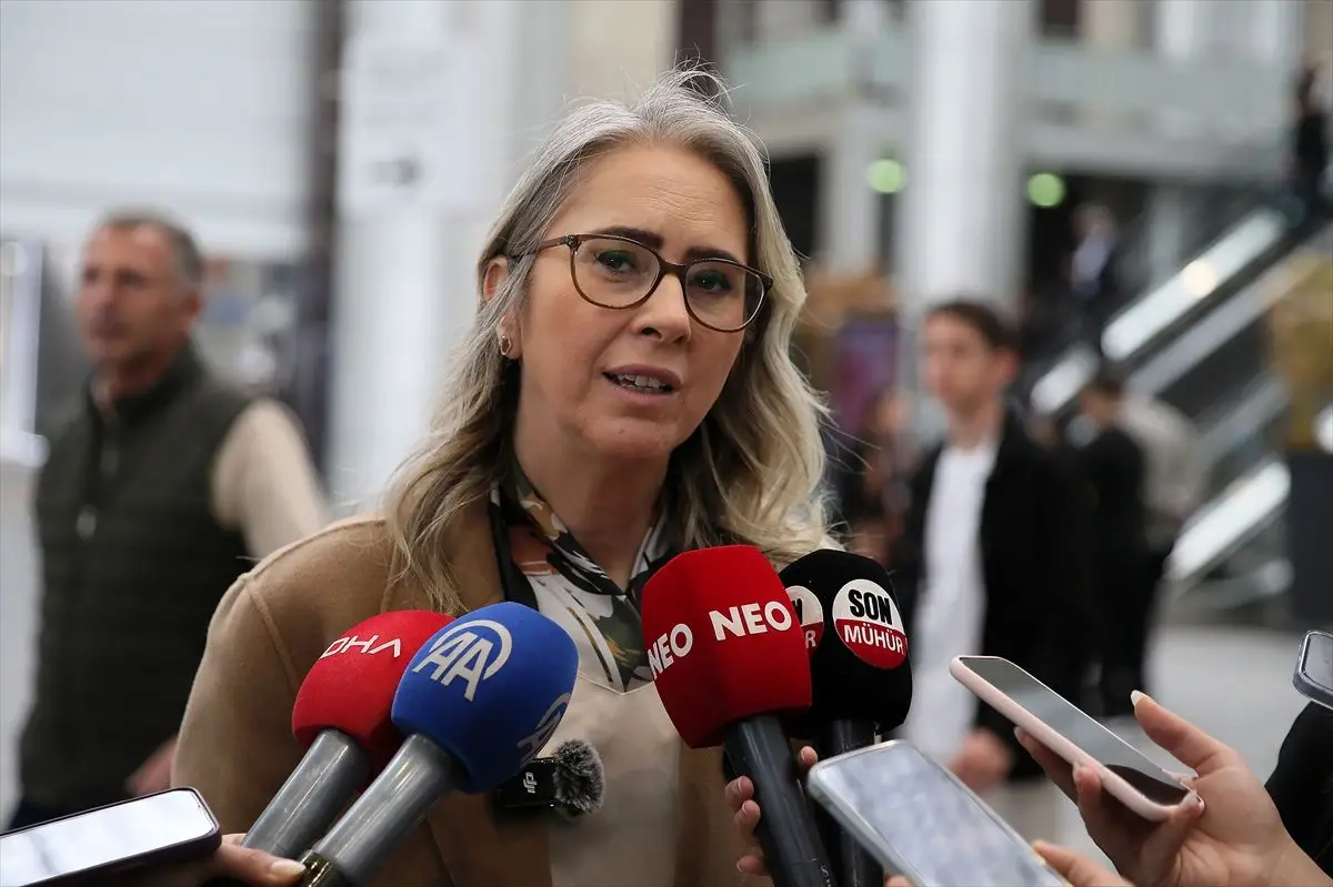 Ceyda Bölünmez'den Tugay'a Sert Yanıt: Siyasi Komplo İddiaları Gündemde