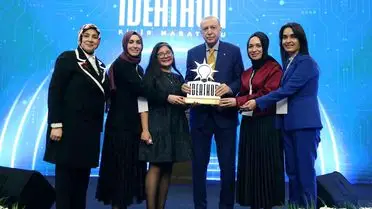 Karşıyaka Kadın Kolları, Ideathon’da Türkiye Üçüncüsü Olurken Cumhurbaşkanı Erdoğan’den Ödül Aldı