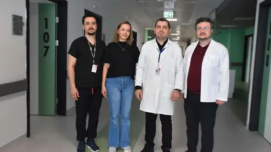 İzmirli Emine Zeynep, 14 Yıllık Kronik Ağrısına Omurilik Piliyle Son Verdi