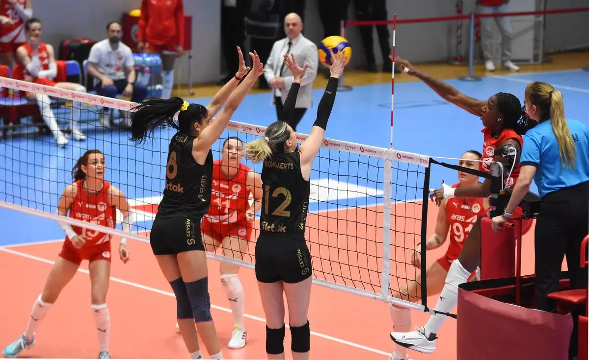 Galatasaray, Aras Kargo'yu 3-1 Mağlup Ederek Seriyi Öne Geçti