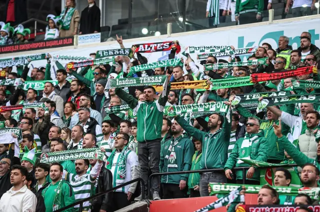 Stadyumda Bursaspor taraftarları