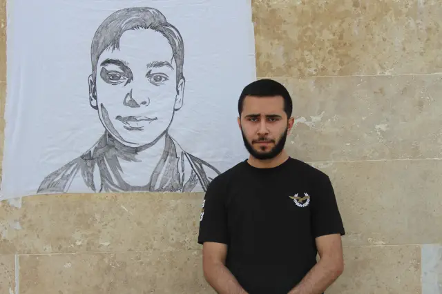 Saldırı sonrası okul bahçesindeki anma töreni