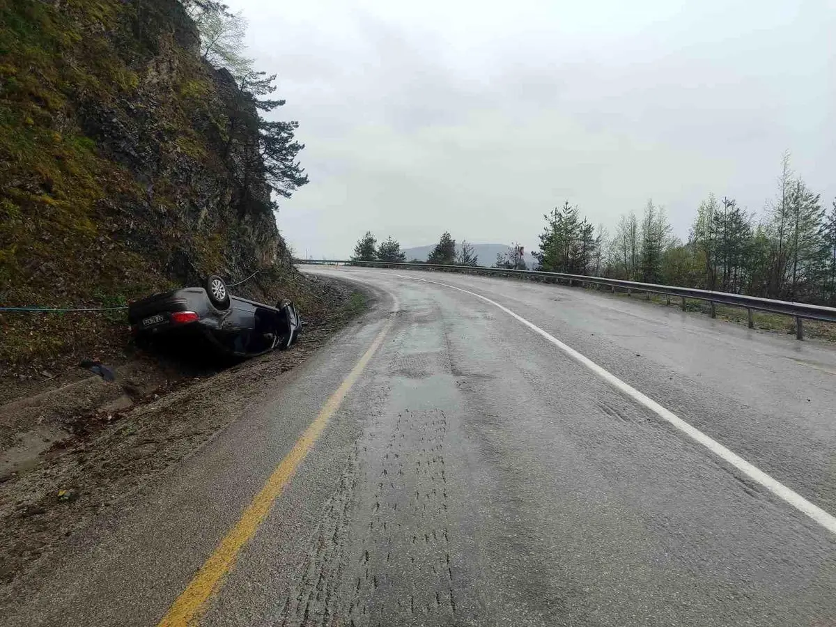 Kastamonu İnebolu’da takla atan otomobil
