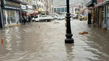 Tokat’ta Ani Sağanak Yolları Göle Dönüştürdü