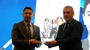 Kemal Diri, 2025 Altın Kalem Ödülü'nü Kazandı: Ekonomi Gazeteciliğinde Yeni Bir Başarı