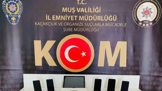 Muş'ta Gümrük Kaçağı Operasyonu: 5 Cep Telefonu ve 17 Kg Nargile Tütünü Ele Geçirildi