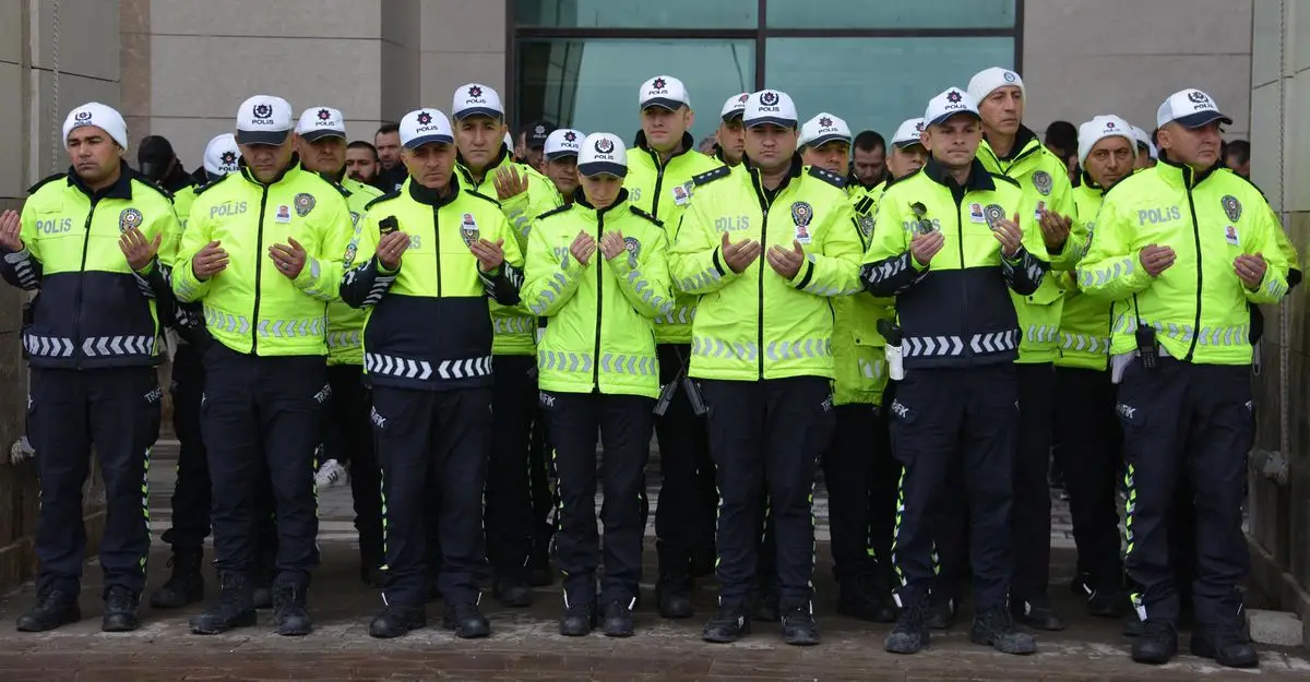 Erzurum'da Kanserle Savaşan Polis Memuru Sadık Çalar Hayatını Kaybetti