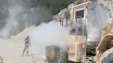 Adana Feke'de İş Makinesi Yangını Hızla Söndürüldü