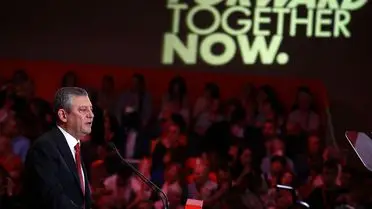 Özgür Özel, Barcelona’da 105 Katılımlı Demokrasi Mitingi Düzenledi