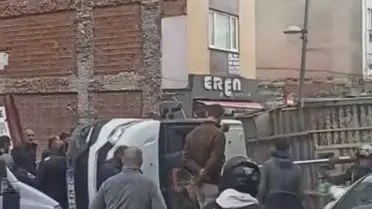 Kağıthane'de İnşaat Demiri Taşıyan Kamyon Kazası: Yaralanma Yok