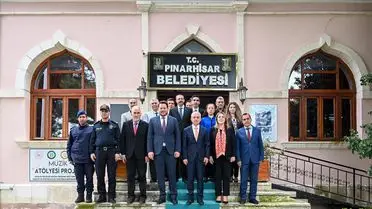 Kırklareli Valisi Uğur Turan, Pınarhisar Belediyesi'ni Ziyaret Etti ve Başarılarını Kutladı