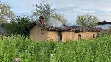 Alaşehir'de Bağ Evinde Çıkan Yangın 90 Yaşındaki Adamı Aldı