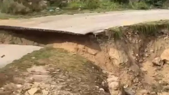 Mersin Silifke'de Şiddetli Sağanak Sonrası Yol Çöktü, Tarım Alanları Sular Altında Kaldı