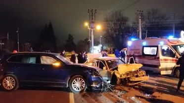 Sapanca’da İki Araç Çarpıştı: 5 Kişi Hastaneye Kaldırıldı