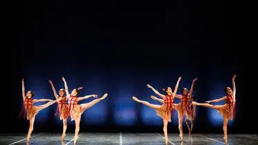 İDOB'un 'Momentum' Gösterisi Küresel Sahnelerde İlk Defa Işık Gösterdi