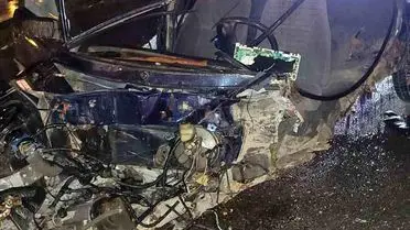 Afyonkarahisar’da Kontrolden Çıkan Otomobil Köprü Bariyerlerine Çarptı