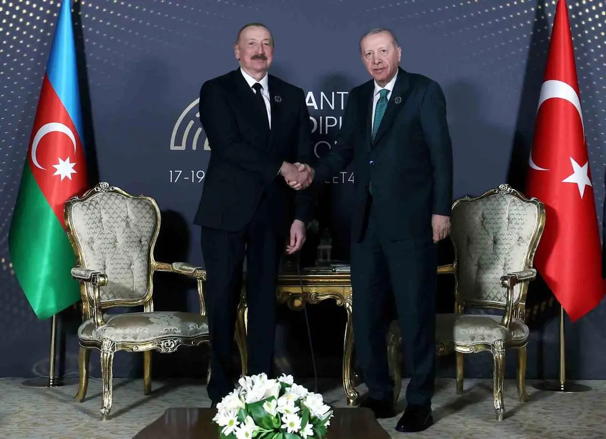 Erdoğan ve Aliyev, Antalya Diplomasi Formu'nda Görüştü: Bölgesel İşbirliği ve Enerji Projeleri Masada