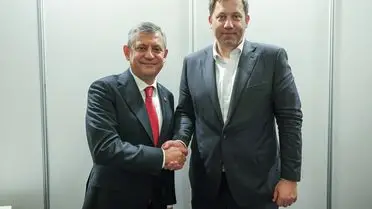 CHP Lideri Özgür Özel, Almanya SPD Başkanı Lars Klingbeil ile Stratejik Görüşme Gerçekleştirdi