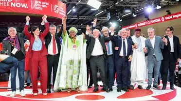 CHP Lideri Özgür Özel, Barselona’da Küresel İlerici Seferberlik’e Katıldı