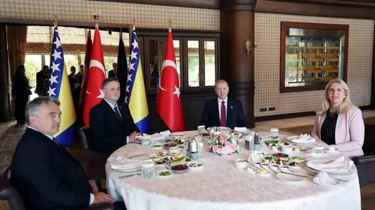 Erdogan, Bosna Hersek Devlet Başkanlığı Konseyi Üyeleriyle Antalya Diplomasi Forumu'nda Kahvaltı Buluşması Gerçekleştirdi