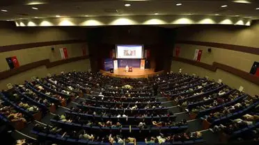 Düzce Üniversitesi'nde 'Sen de Yaparsın!' Etkinliği: Başarı ve Eğitim Üzerine İlham Verici Söyleşi