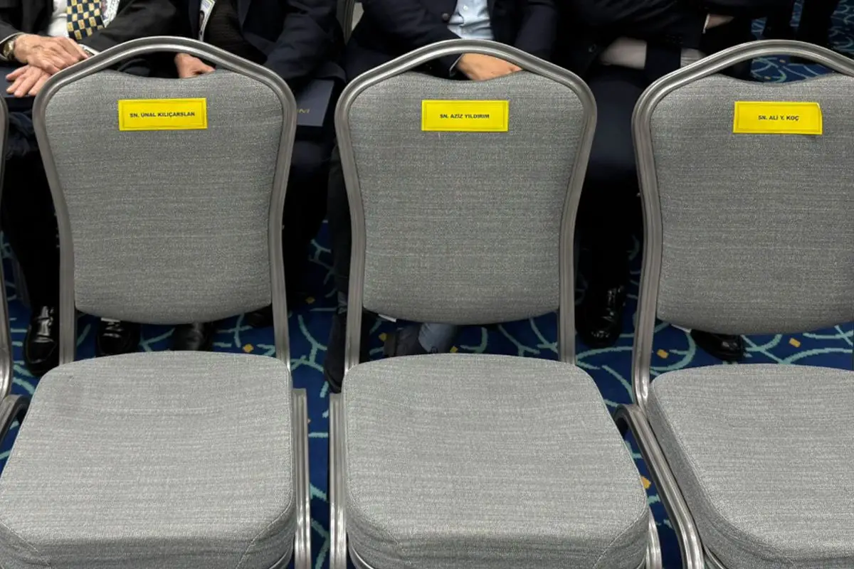 Fenerbahçe Yüksek Divan’da Sürpriz Oturma Düzeni: Aziz Yıldırım’ın Seçimi Gündemde