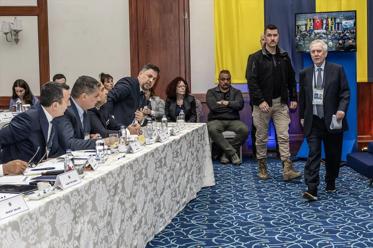 Aziz Yıldırım'dan Fenerbahçe Yönetimine Şeffaflık ve Borç Açıklaması Talebi