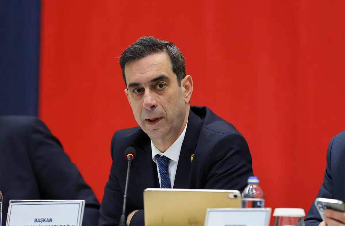 Fenerbahçe'de Birlik Mesajı: Şekip Mosturoğlu'ndan Takım İçin Çağrı