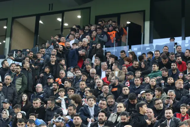 VIP tribünündeki yoğunluk