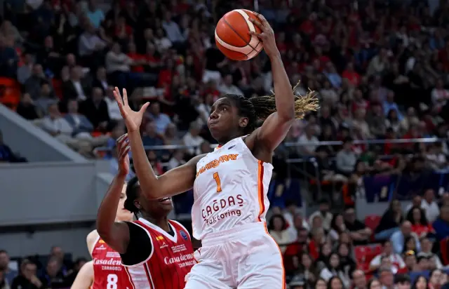 Galatasaray oyuncuları zaferi kutluyor