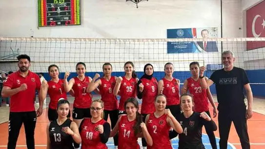 Erzincan Vefa Spor, Genç Kızlar Voleybol Turnuvasında Namağlup Şampiyonlukla Tarihe İmza Attı!