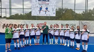 Manisa kız hokey takımı maç anı