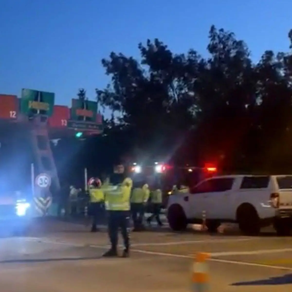 İzmir Menderes'te Trafik Kazası: Araç Yangın Aldı, Sürücü Hayatını Kaybetti