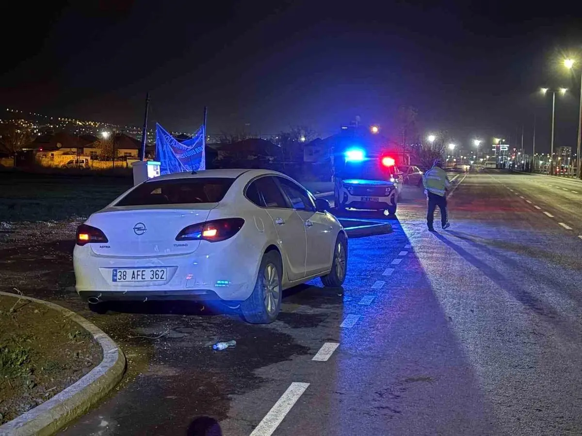 Kayseri'de Alkol Kontrolünden Kaçamayan Sürücü, Kaza Sonrası Yakalandı