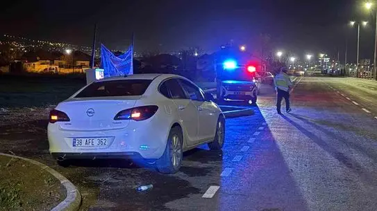 Kayseri'de Alkol Kontrolünden Kaçamayan Sürücü, Kaza Sonrası Yakalandı