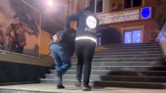 İstanbul’da Sosyal Medyada Polis Üniformasıyla Canlı Yayın Yapan Şahıs Gözaltına Alındı