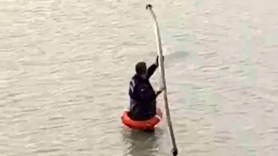 Şanlıurfa’da Yapay Gölette Mahsur Kalan Tilki İtfaiye Ekipleriyle Kurtarıldı