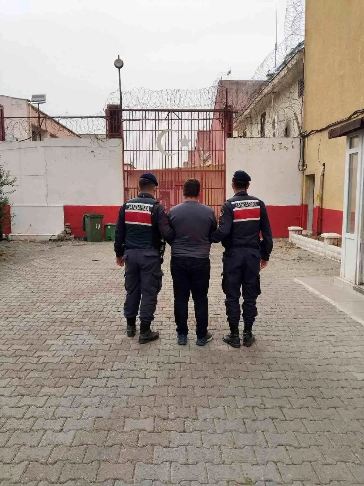 Germencik’te 10 Yıllık Hapis Cezalı Şahıs Yakalandı: S.T.’nin Tutuklanması